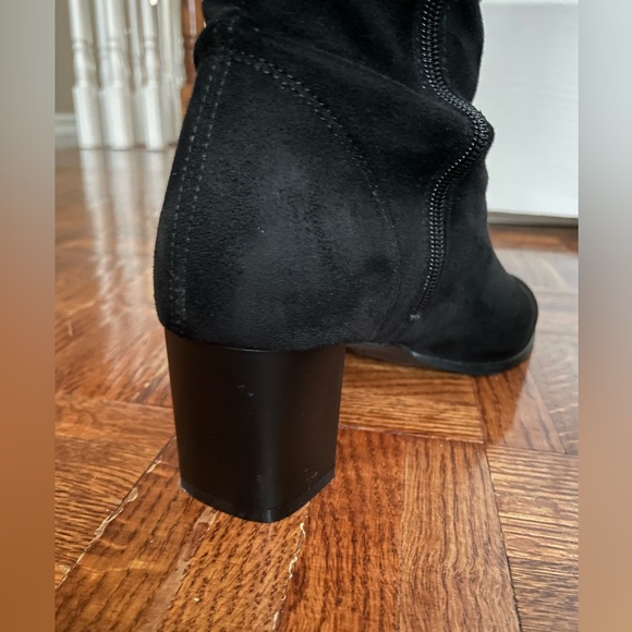 Suede boots they go over the knee. - Picture 5 of 12